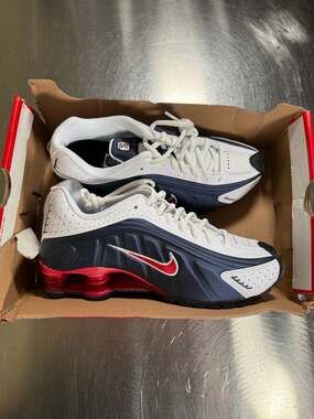 Nike Shox R4 White/Midnight Navy-Gym Red Size 6.5Y